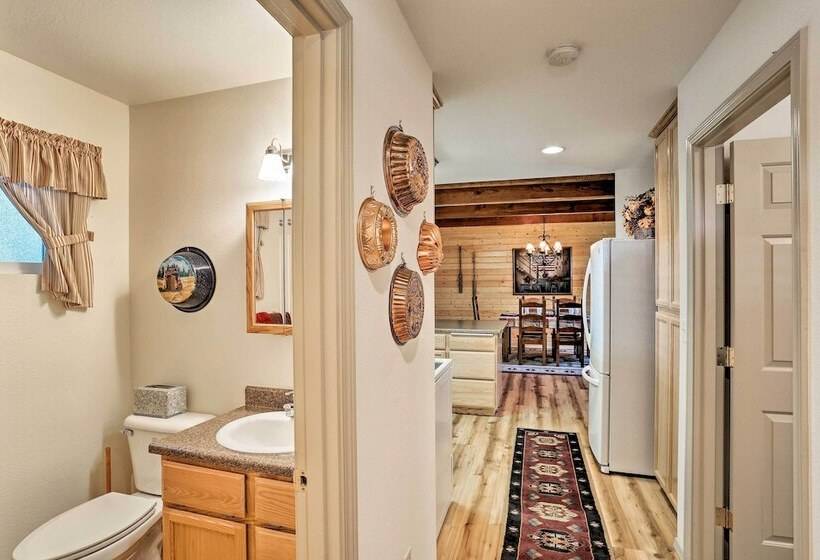 Cabin W/ Backyard Space 1/2 Mi To Trinity Lake!