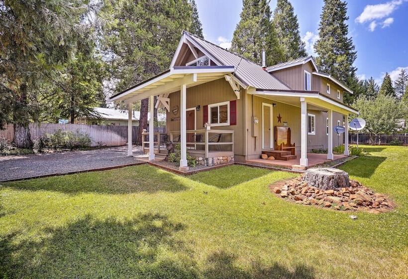 Cabin W/ Backyard Space 1/2 Mi To Trinity Lake!