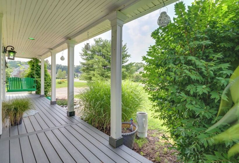 Calm Columbia Haven: Outdoor Pool, Hot Tub!