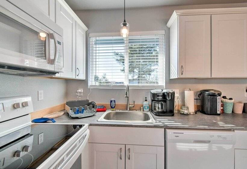 Canal Cottage  Retreat W/ Dock & Waterfront Views