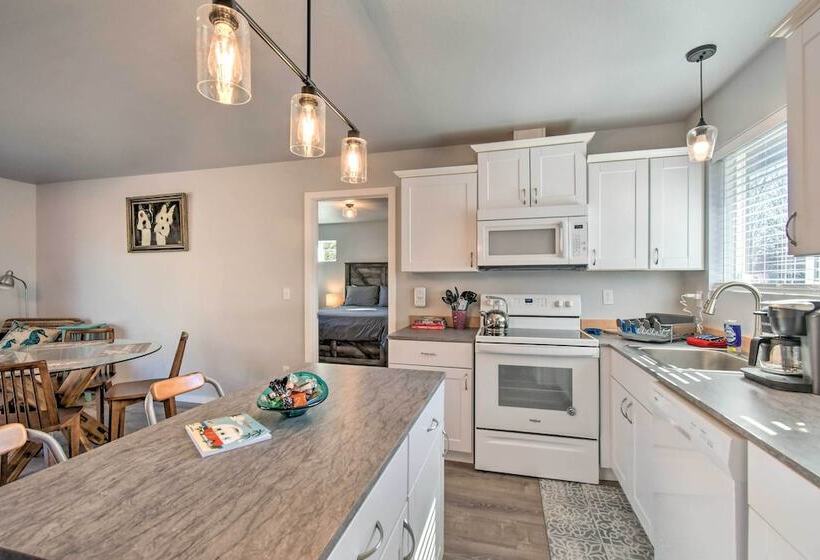 Canal Cottage  Retreat W/ Dock & Waterfront Views