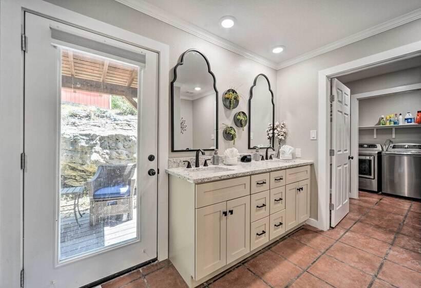 Canyon Lake Hideaway W/ Fire Pit & Yard!