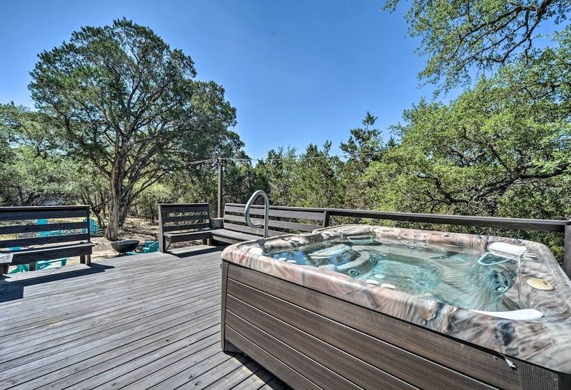 Canyon Lake Hideaway W/ Fire Pit & Yard!