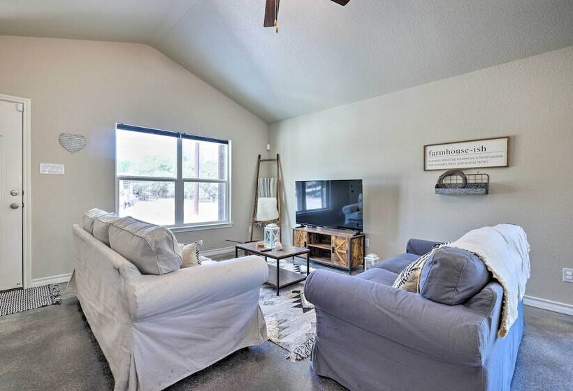 Canyon Lake Home ~ 1 Mi To Golfing & Swimming