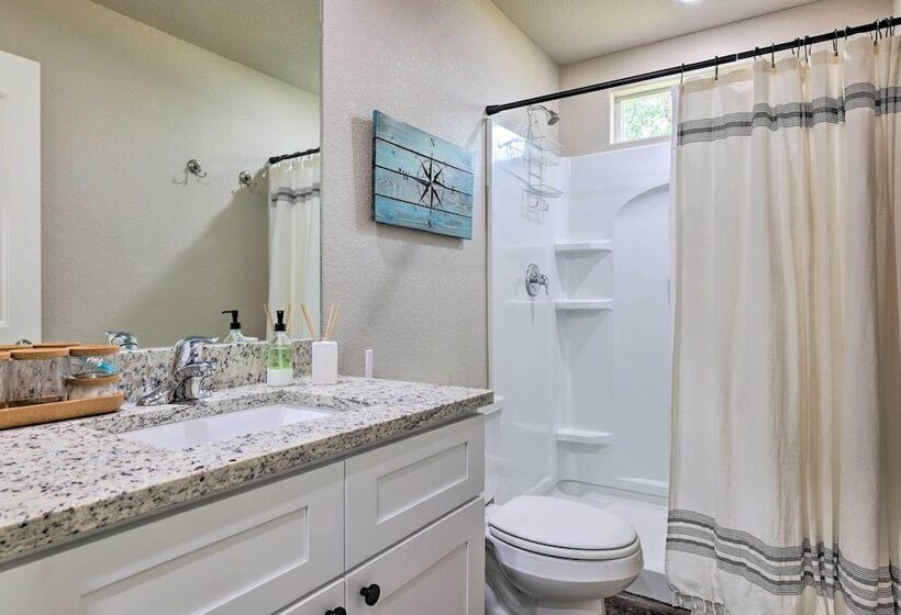 Canyon Lake Home ~ 1 Mi To Golfing & Swimming