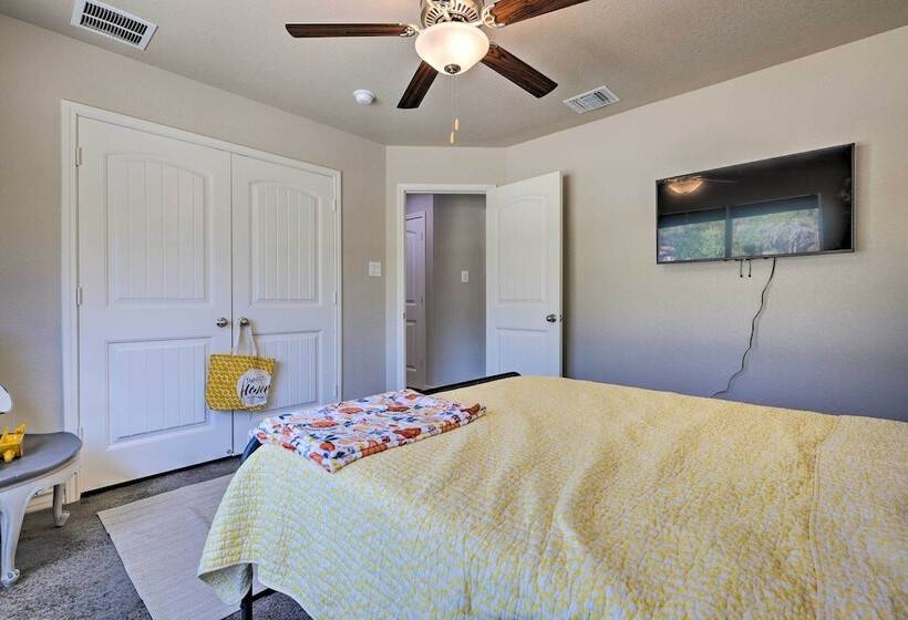 Canyon Lake Home ~ 1 Mi To Golfing & Swimming