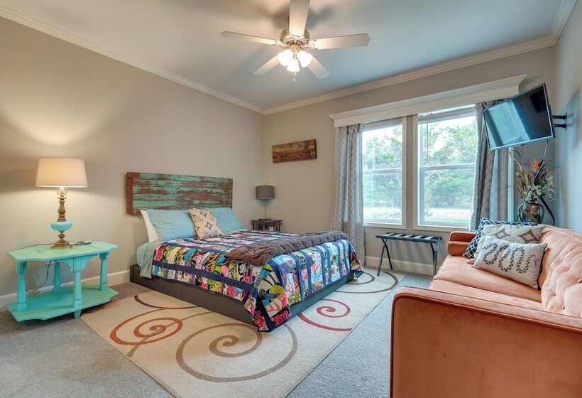 Canyon Lake Home W/ Spacious Deck & Backyard!