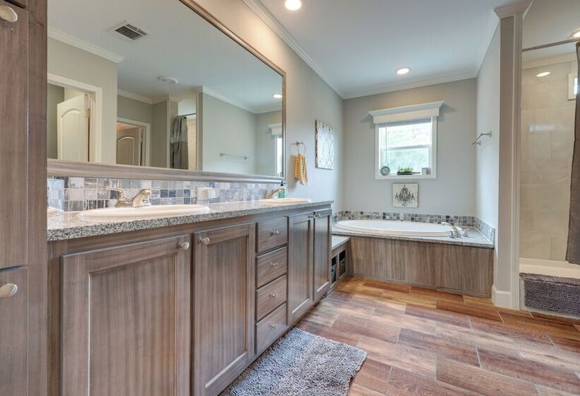 Canyon Lake Home W/ Spacious Deck & Backyard!