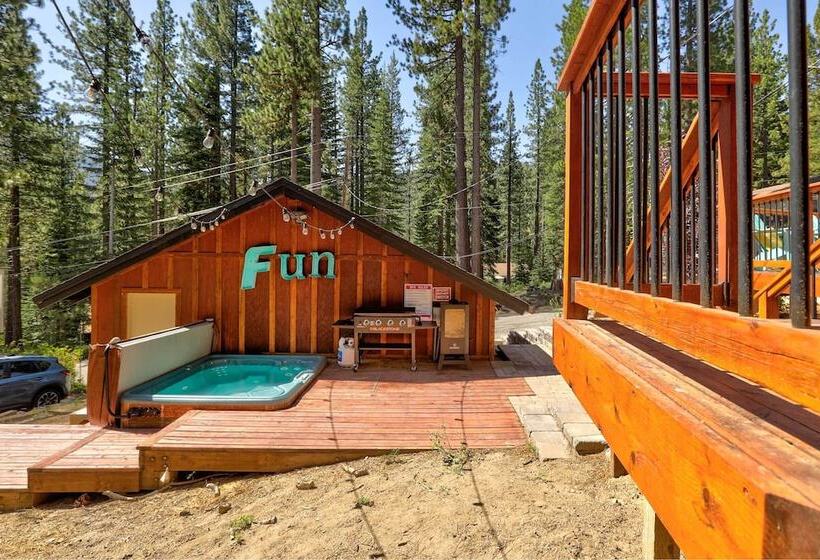 South Lake Tahoe Chalet W/ Hot Tub: By Ski & Golf!