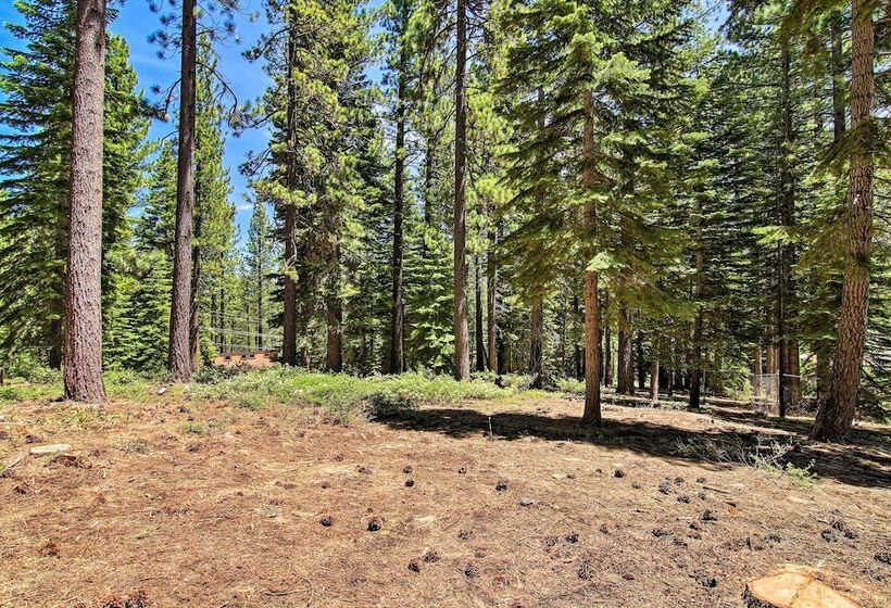 South Lake Tahoe Chalet W/ Hot Tub: By Ski & Golf!