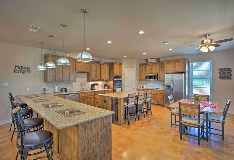 Pet Friendly Anna Ranch On 13 Acres!