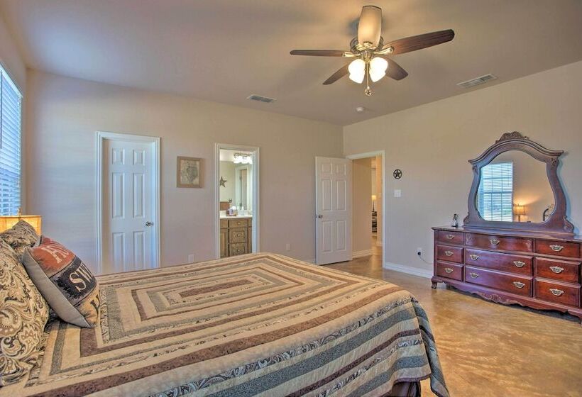 Pet Friendly Anna Ranch On 13 Acres!