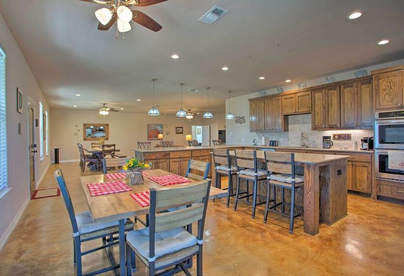 Pet Friendly Anna Ranch On 13 Acres!