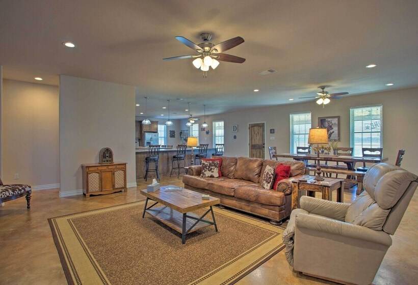 Pet Friendly Anna Ranch On 13 Acres!