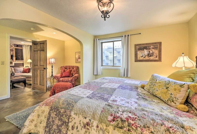 Charming Cody Home, Walk To Downtown!