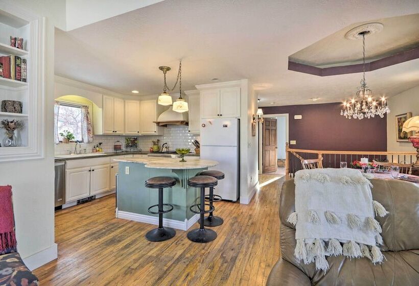 Charming Cody Home, Walk To Downtown!
