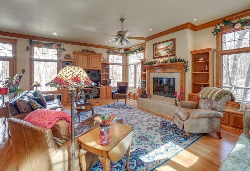 Charming Crete Home W/ Hot Tub, Deck & Fire Pit