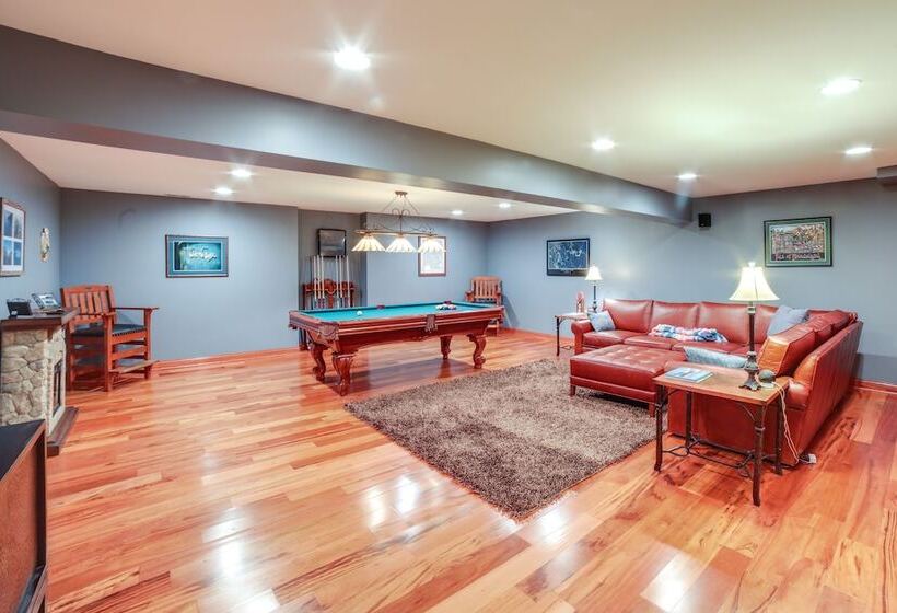 Charming Crete Home W/ Hot Tub, Deck & Fire Pit