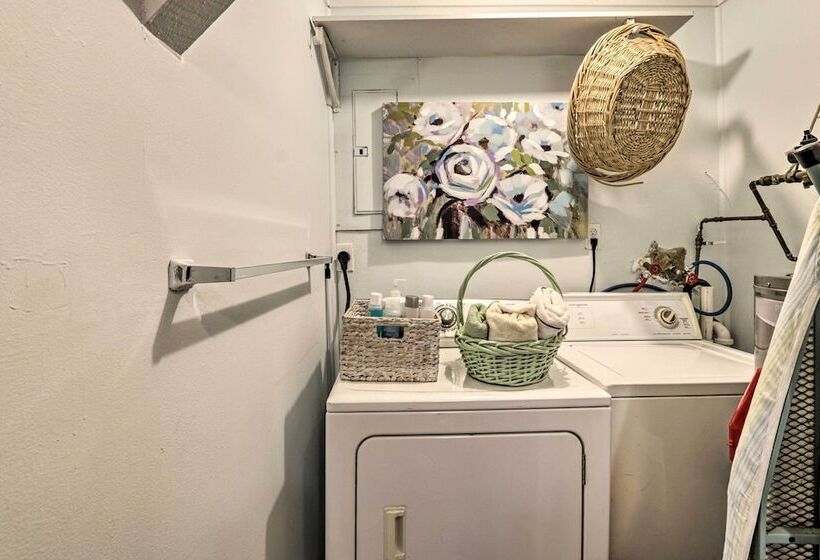 Charming Danbury Cottage W/ Lake Kenosia Access!