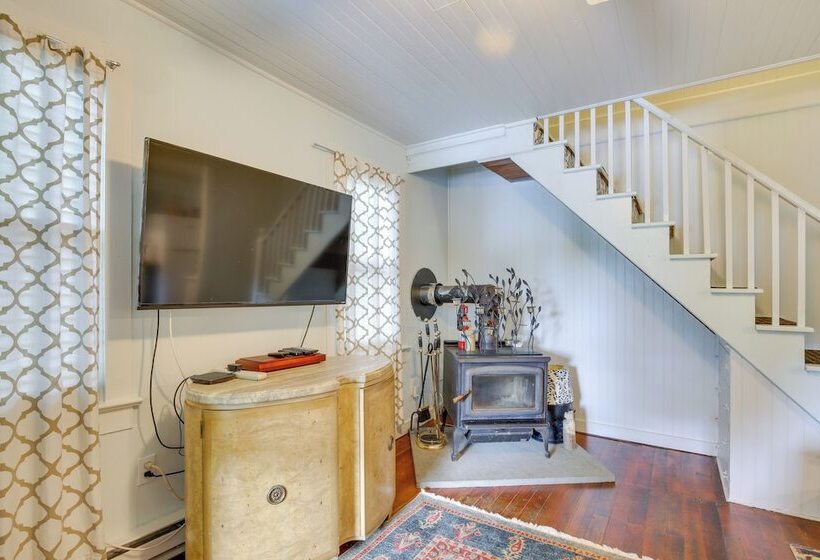 Charming Danbury Cottage W/ Lake Kenosia Access!