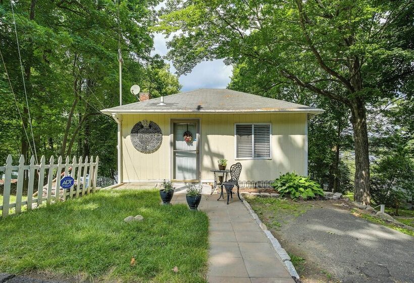 Charming Danbury Cottage W/ Lake Kenosia Access!