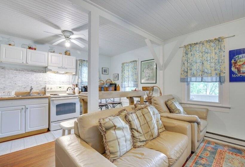 Charming Danbury Cottage W/ Lake Kenosia Access!