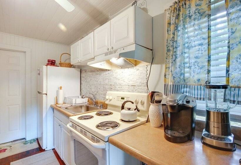 Charming Danbury Cottage W/ Lake Kenosia Access!