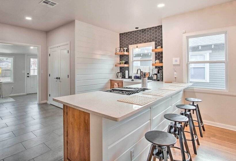 Charming Downtown Home W/ Updated Interior!