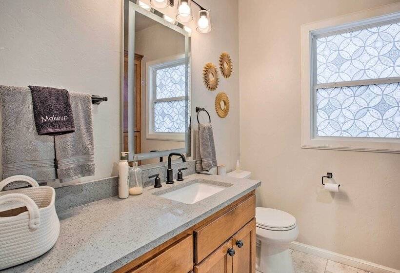 Charming Downtown Home W/ Updated Interior!