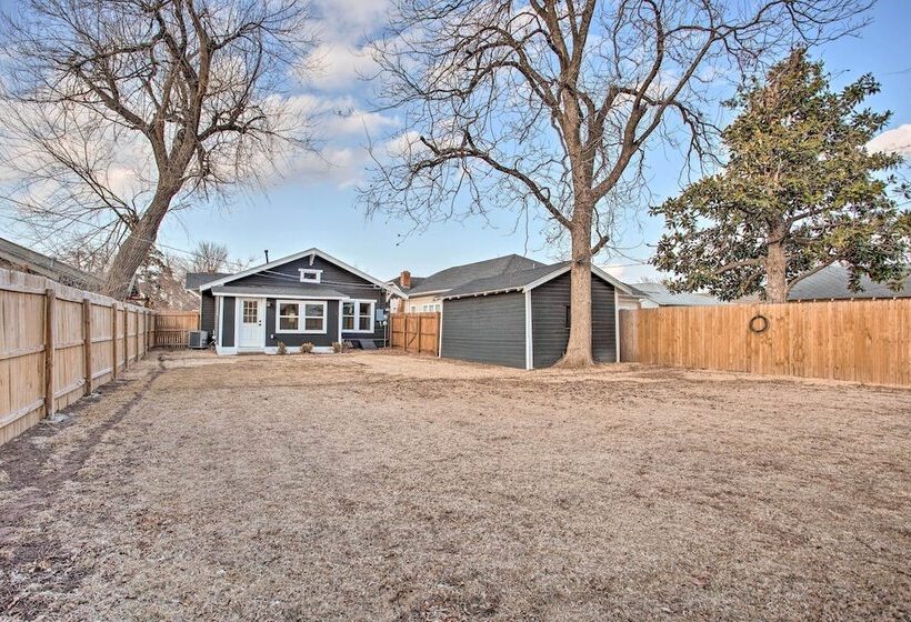 Charming Downtown Home W/ Updated Interior!