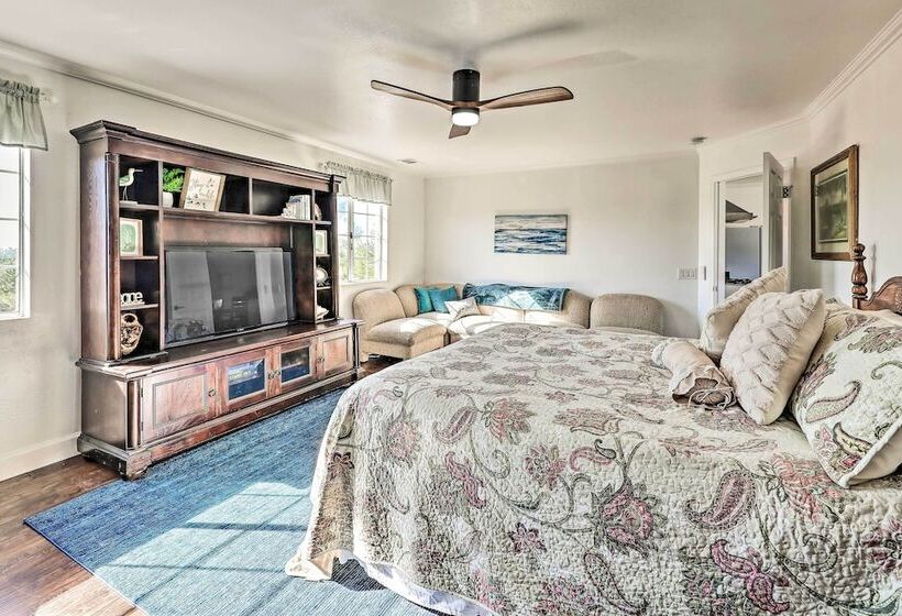 Fallbrook Home W/ Garden, Gazebo, & Fire Pit!