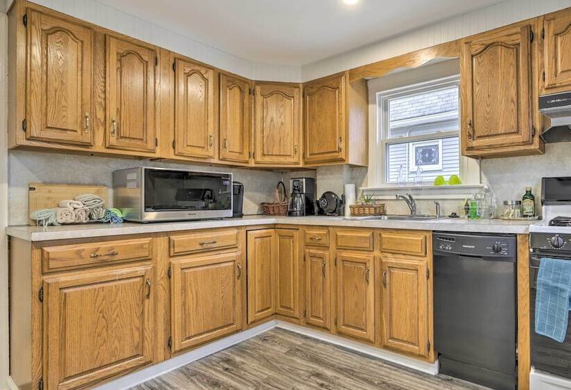 Charming Hamden Home: 2 Mi To Yale University