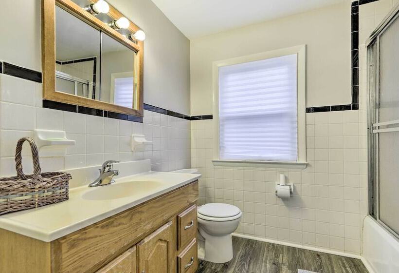 Charming Hamden Home: 2 Mi To Yale University