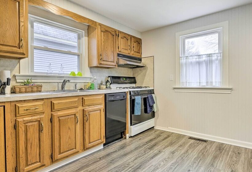 Charming Hamden Home: 2 Mi To Yale University