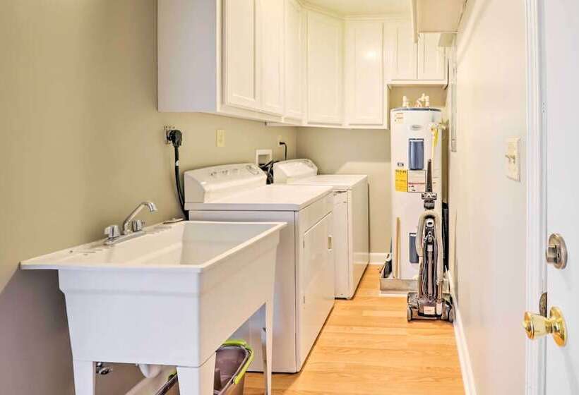 Charming Home W/ Porch: Walk To Greers Ferry Lake!