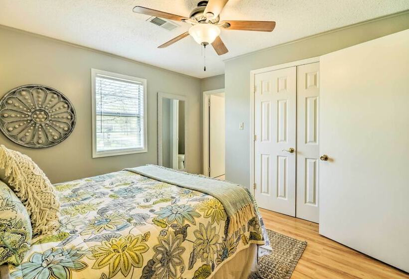 Charming Home W/ Porch: Walk To Greers Ferry Lake!