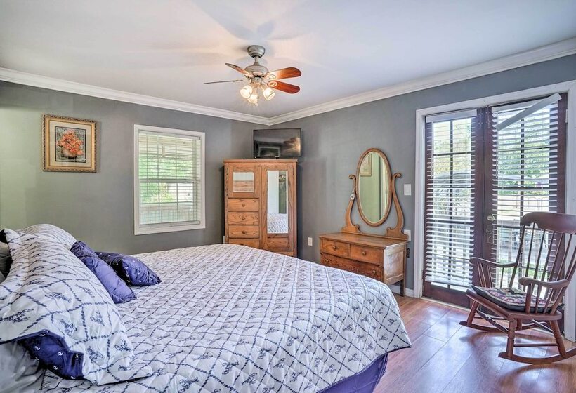 Charming Home W/ Yard, Walk To Beach & Casino