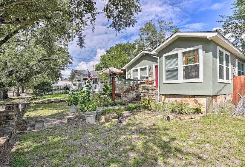 Charming Home W/ Yard, Walk To Beach & Casino
