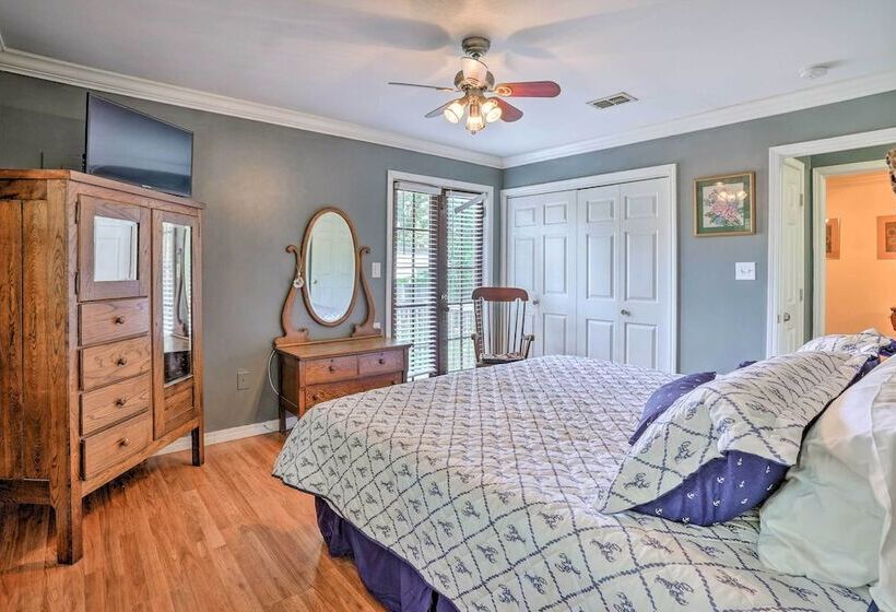 Charming Home W/ Yard, Walk To Beach & Casino