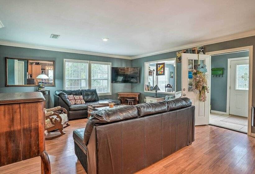 Charming Home W/ Yard, Walk To Beach & Casino