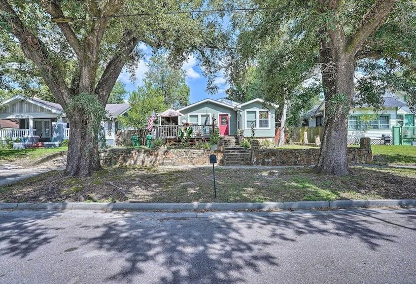 Charming Home W/ Yard, Walk To Beach & Casino