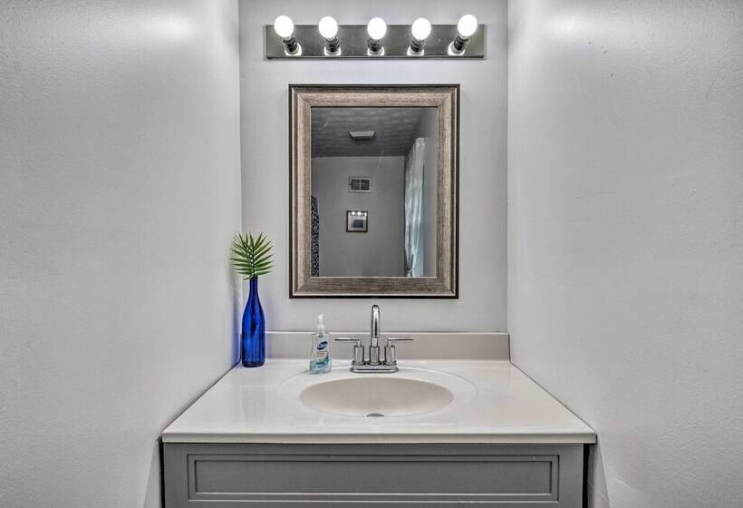 Charming Indianapolis Home ~ 4 Mi To Dtwn!