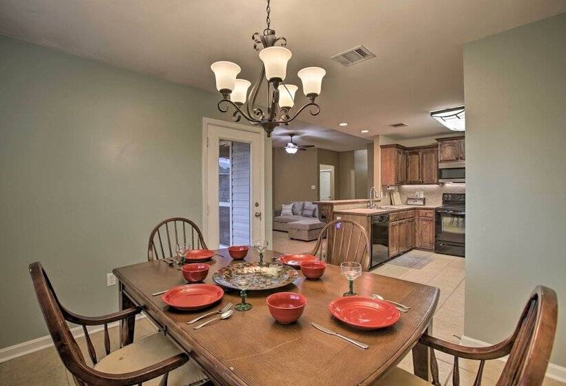 Charming Louisiana Home   21 Mi To Lsu!