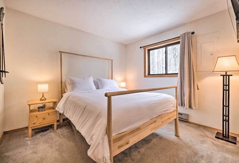 Walk To Arrowhead Lake: Cabin W/ Private Hot Tub!