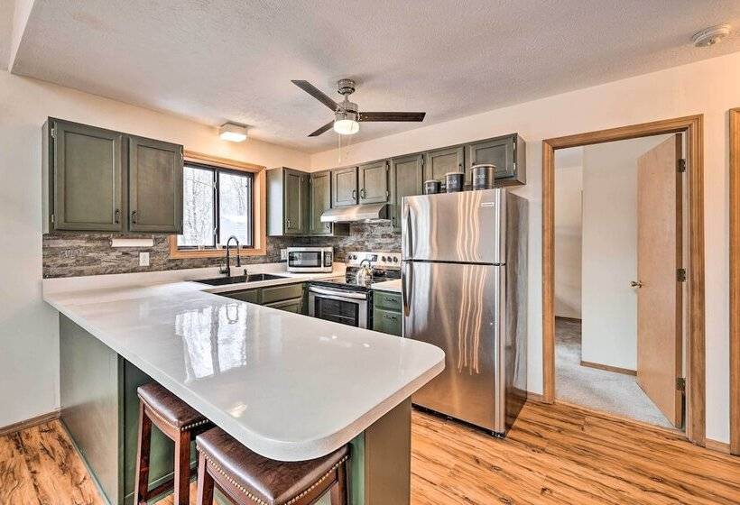 Walk To Arrowhead Lake: Cabin W/ Private Hot Tub!