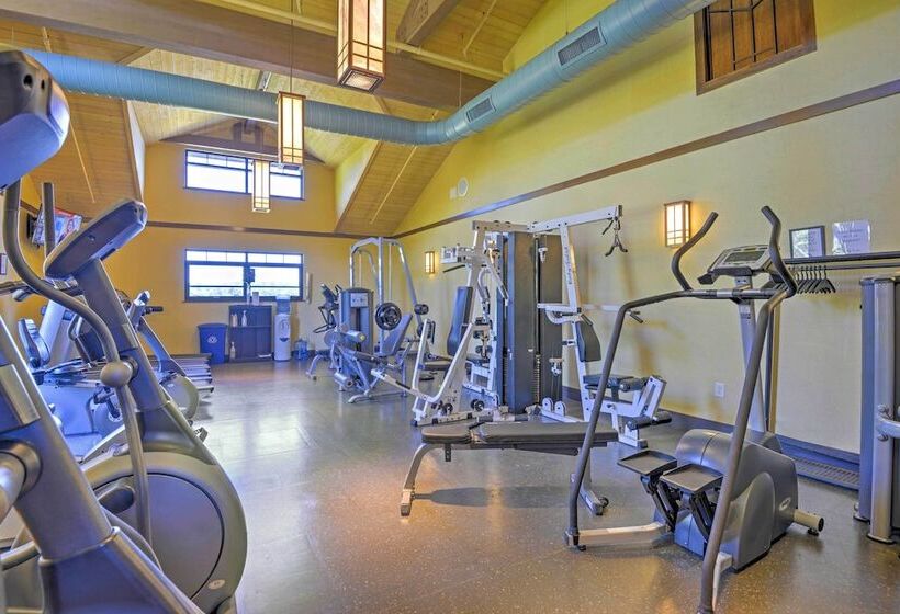 Walk To Arrowhead Lake: Cabin W/ Private Hot Tub!