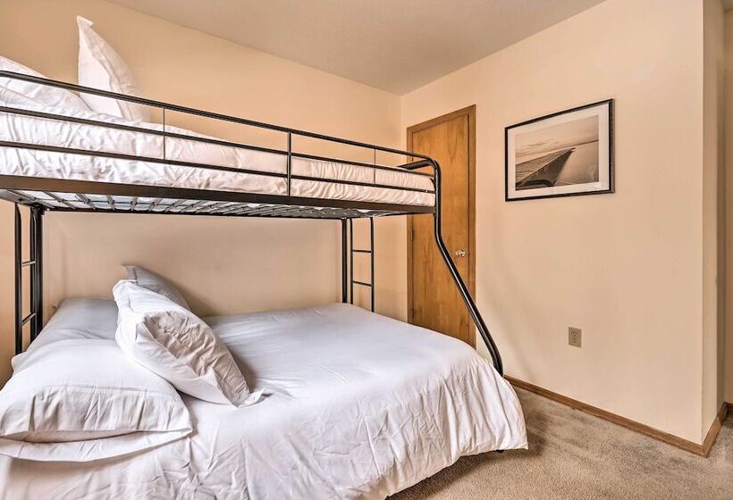 Walk To Arrowhead Lake: Cabin W/ Private Hot Tub!