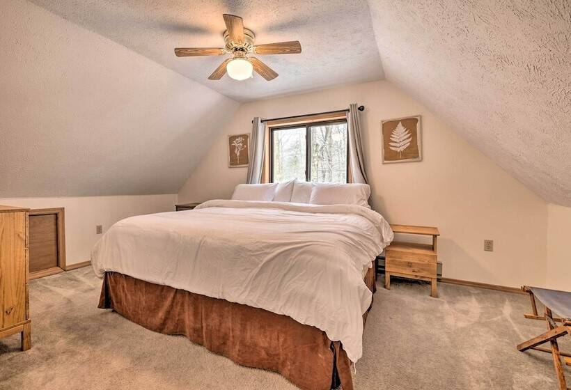 Walk To Arrowhead Lake: Cabin W/ Private Hot Tub!