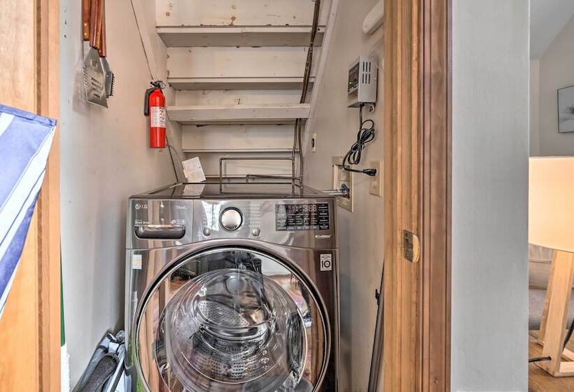 Walk To Arrowhead Lake: Cabin W/ Private Hot Tub!