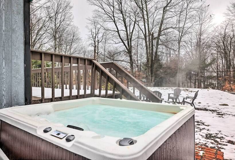 Walk To Arrowhead Lake: Cabin W/ Private Hot Tub!